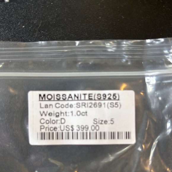 Sterling Silver 1 Carat Moissanite Ring Size 5 - Picture 4 of 4